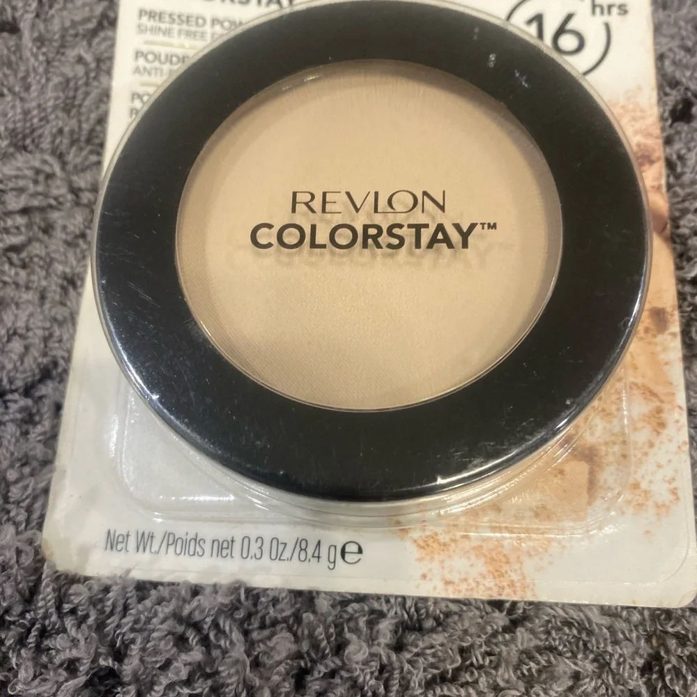 Revlon ColorStay Pressed Powder - Light Pale (820)